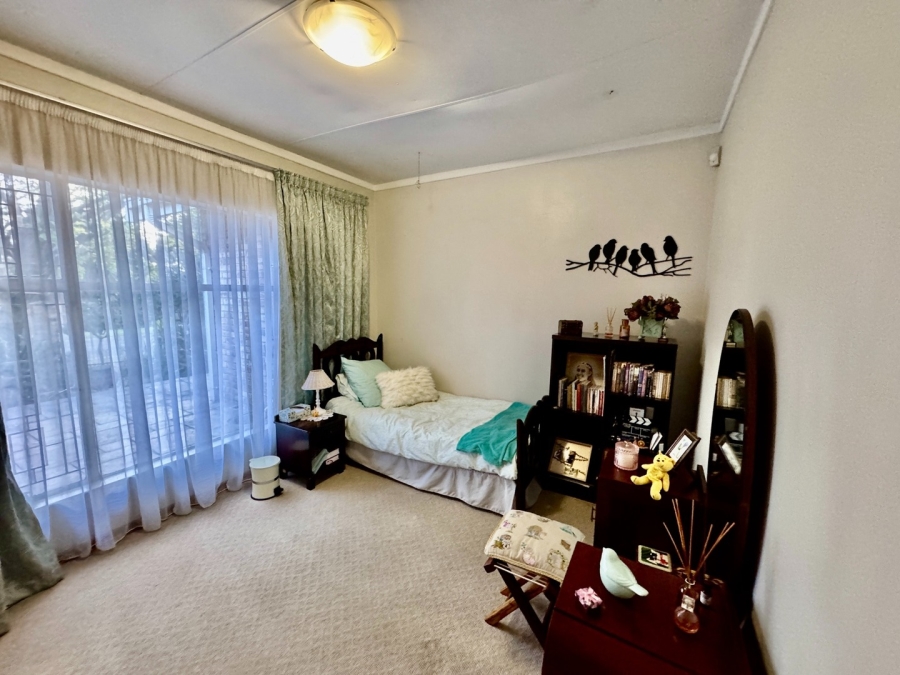 5 Bedroom Property for Sale in Van Der Hoff Park North West